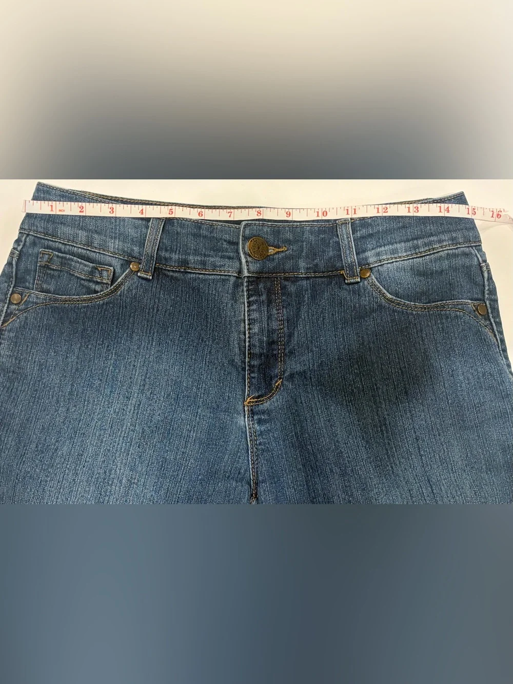 Bandolino Denim Bermuda Shorts Size 6 Petite Medium Wash Stretch